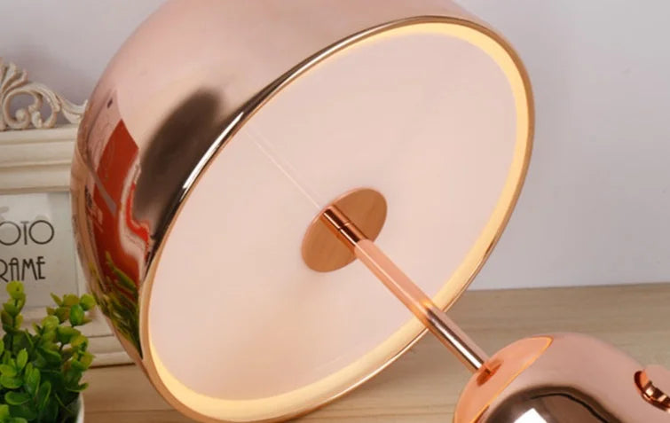 Lampe design champignon en métal rose gold