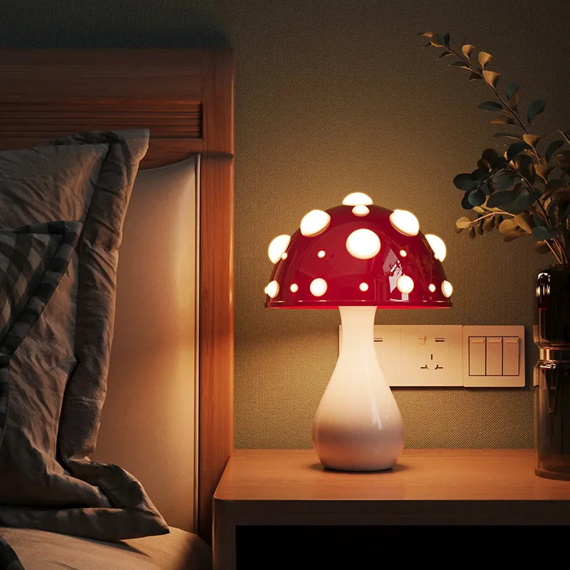 Grande lampe à poser en forme de champignon rouge