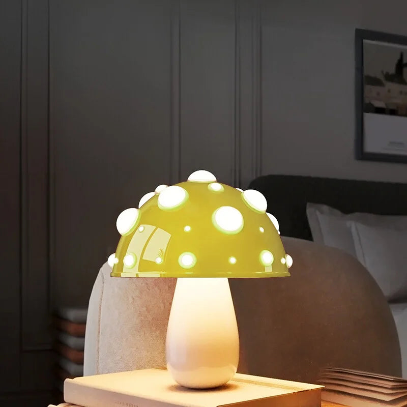 Lampe à poser en forme de champignon jaune