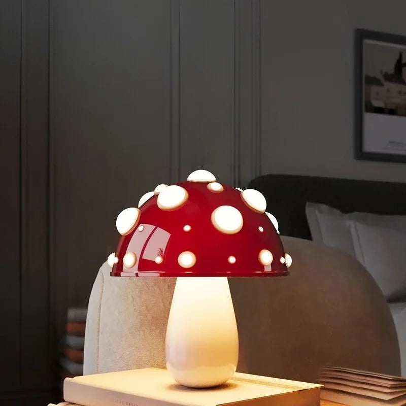 Lampe à poser en forme de champignon rouge