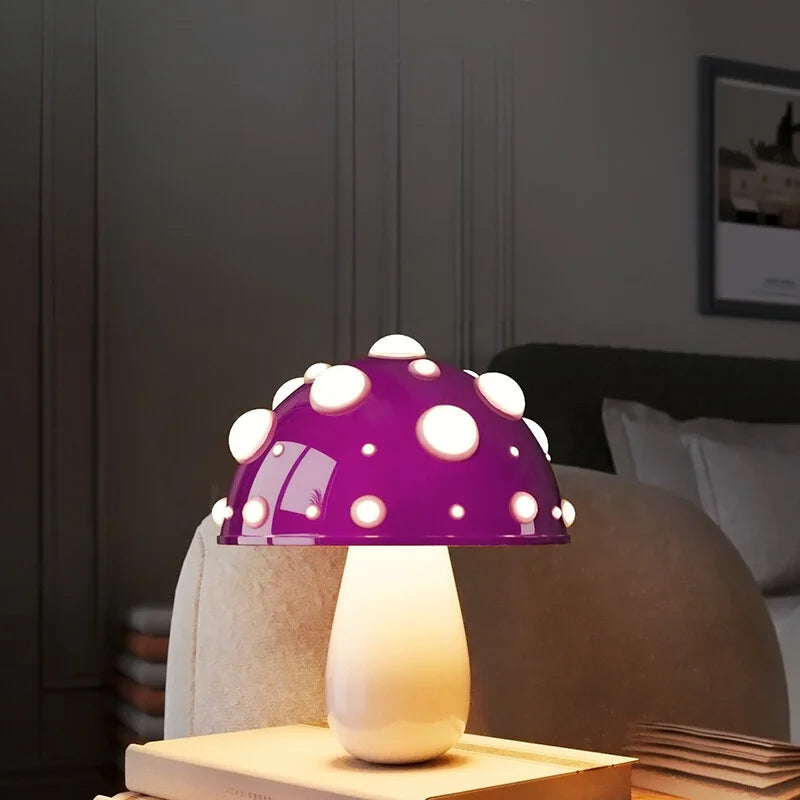Lampe à poser en forme de champignon violet