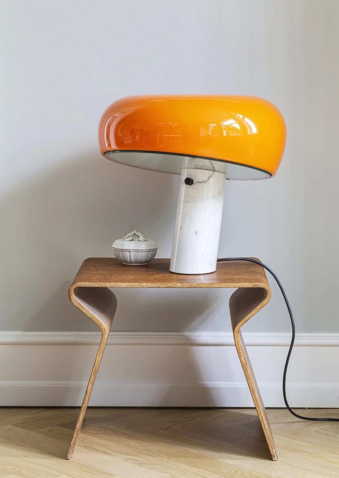 Lampe de table champignon en verre orange et marbre blanc